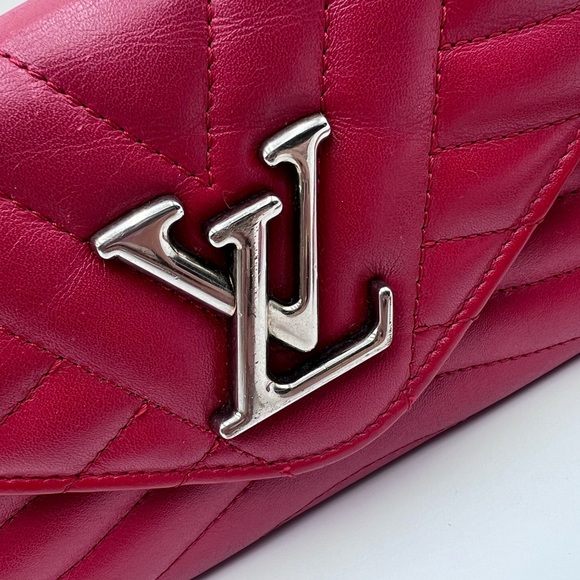 LOUIS VUITTON New Wave Long Wallet/Wristlet
Quilted Leather Rouge - Picture 4 of 16